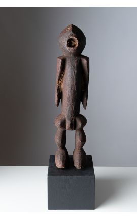 AFRIQUE - NIGERIA - Statue Chamba du Nigeria. Pièce de plus de 40 ans, livrée sur socle. 01