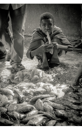 Magnifique photographie d'Ethiopie - Fardeau d'une vie 04 - Peuple autochtones Photographie Daniel Vuillemin