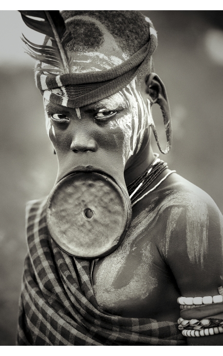 Omo Valley 05 -  Portrait photographie d'art contemporaine à achat