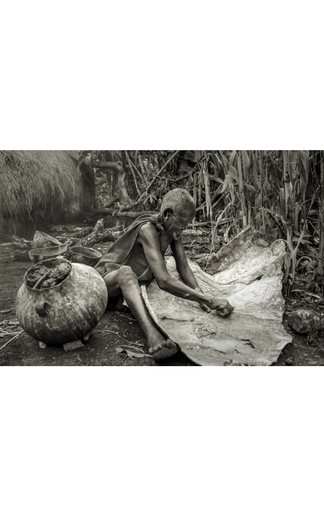 Achat tirage photo de l'Omo Valley Tribu Surma en Ethiopie Photographie noir et blanc de Daniel Vuillemin